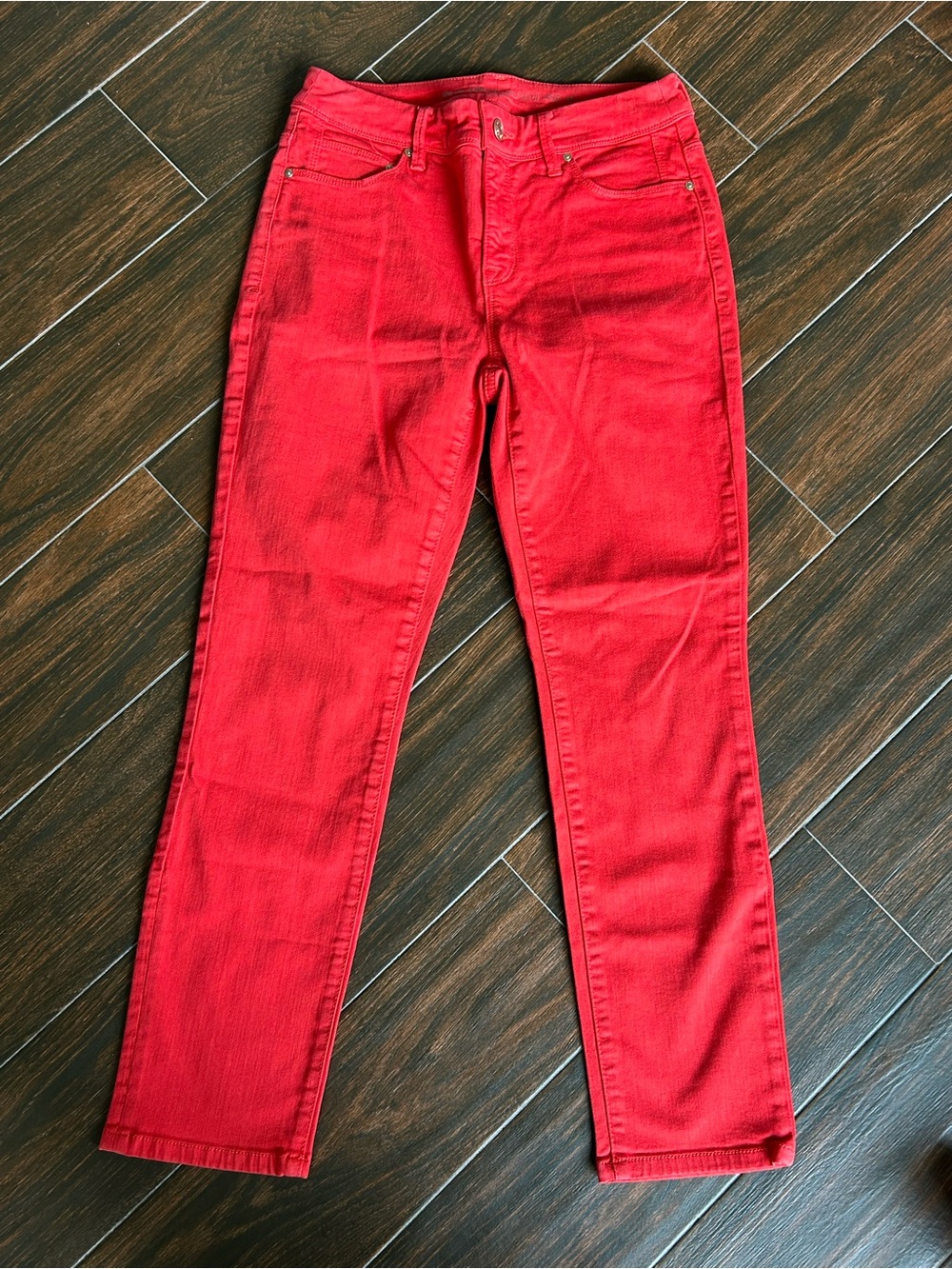 Chico’s So Slimming Bright Red Cropped Jeans size 00 = US size 2